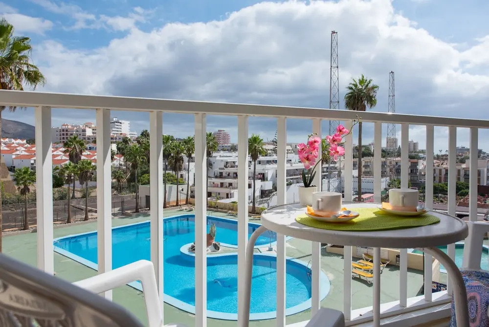 Y2E. Lovely Apartment Pool View! Close To Beach