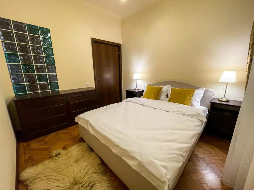Central apartment w/ fire place - ground floor