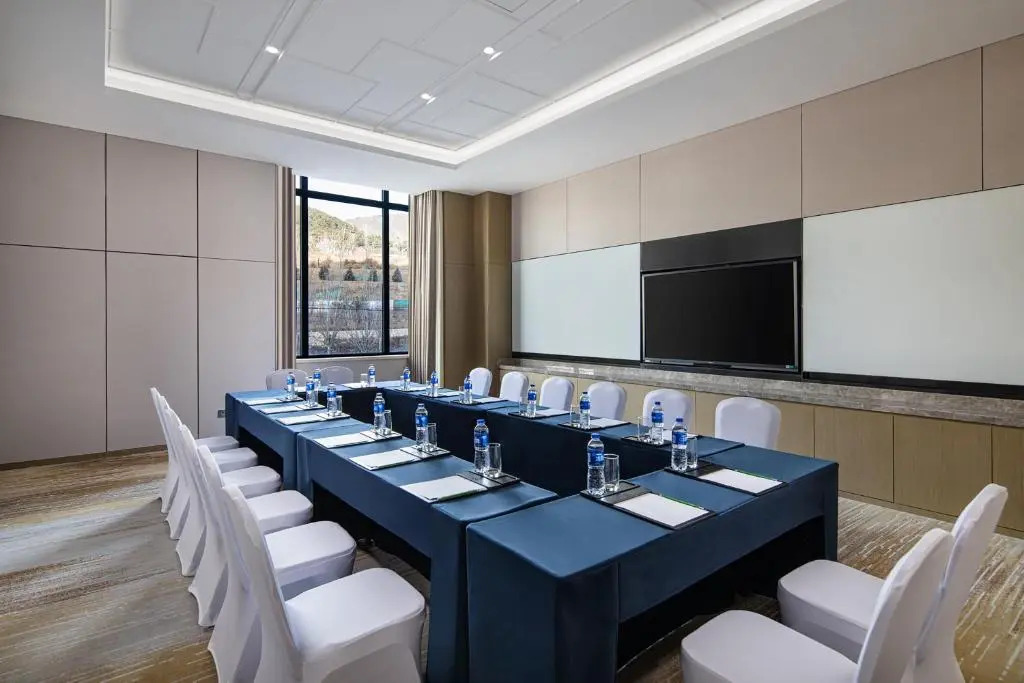 Holiday Inn Express Chengde Park View