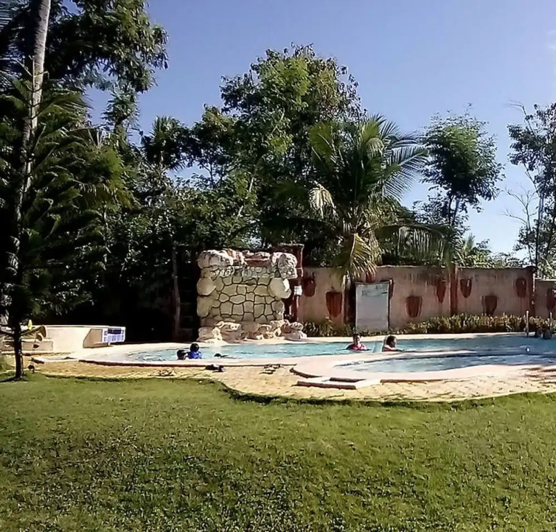 Larville Pool Garden Resort & Restaurant
