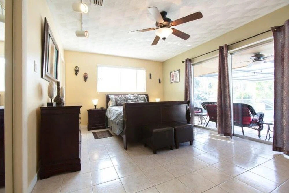Hollywood Hills 4 Bedrooms 3 Bathrooms Home