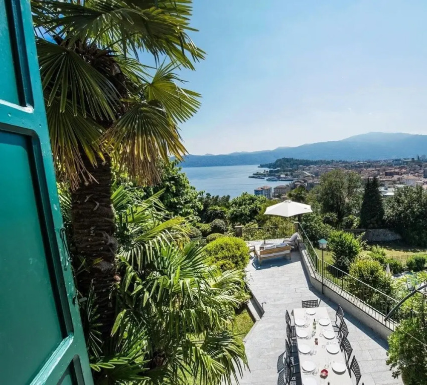 Il Motto Villa With big Garden and Lake View