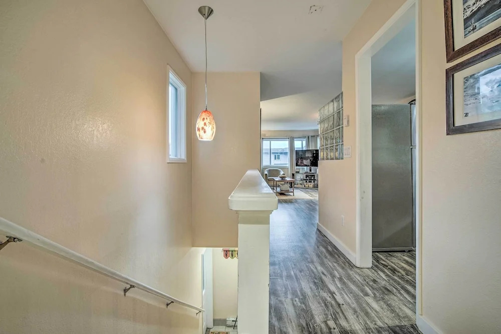 Walk to Downtown & Coast Trail: Condo in Anchorage