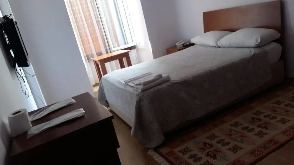 Bayrakli Otel