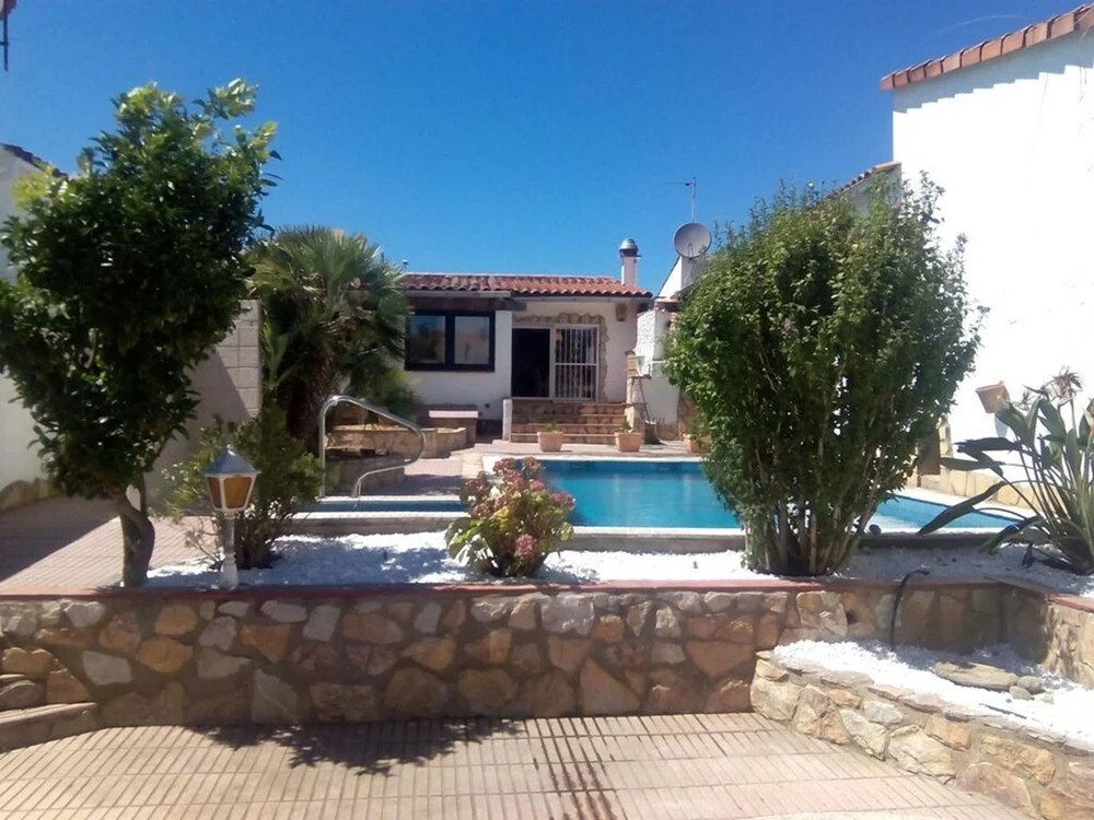 Nice House for 6 People With Private Pool and own Mooring in Empuriabrava