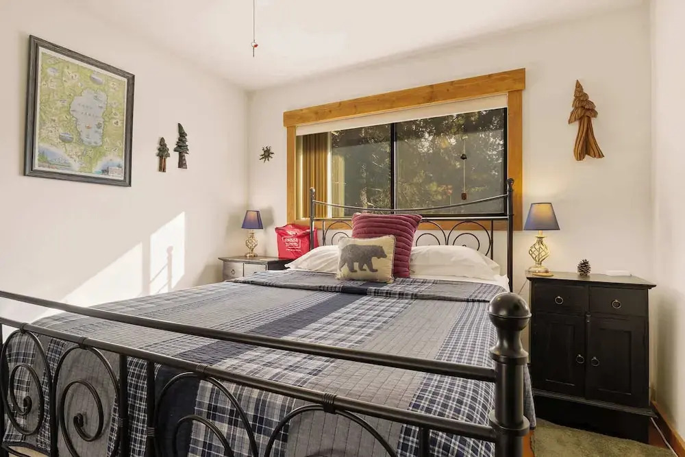 Sierra Pines Retreat Sleeps 6!