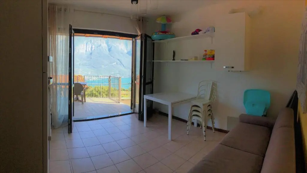 La Quiete 07 lake view Apartment by Gardadomusmea