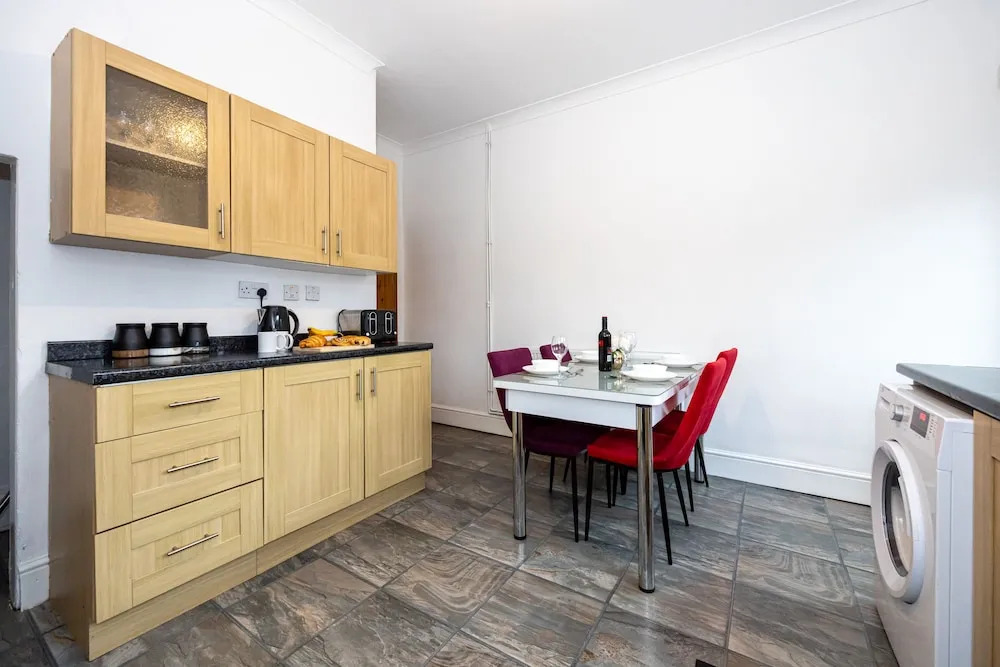Captivating 2-bed House in Blackburn
