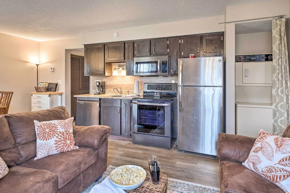 Unit 3 Mi to Branson Strip! Pool, Step-free Access