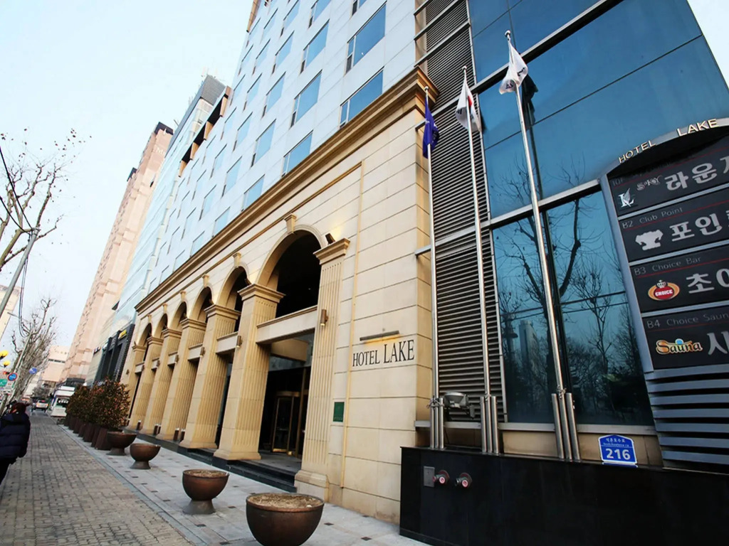 Hotel Lake