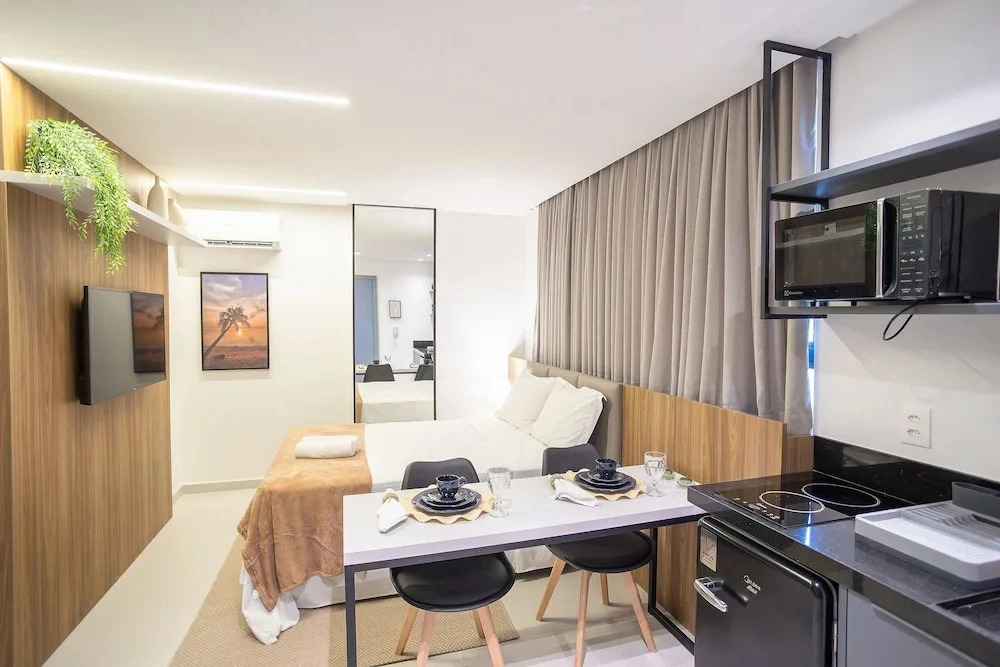 Breeze Residence #302 Beachfront by Carpediem