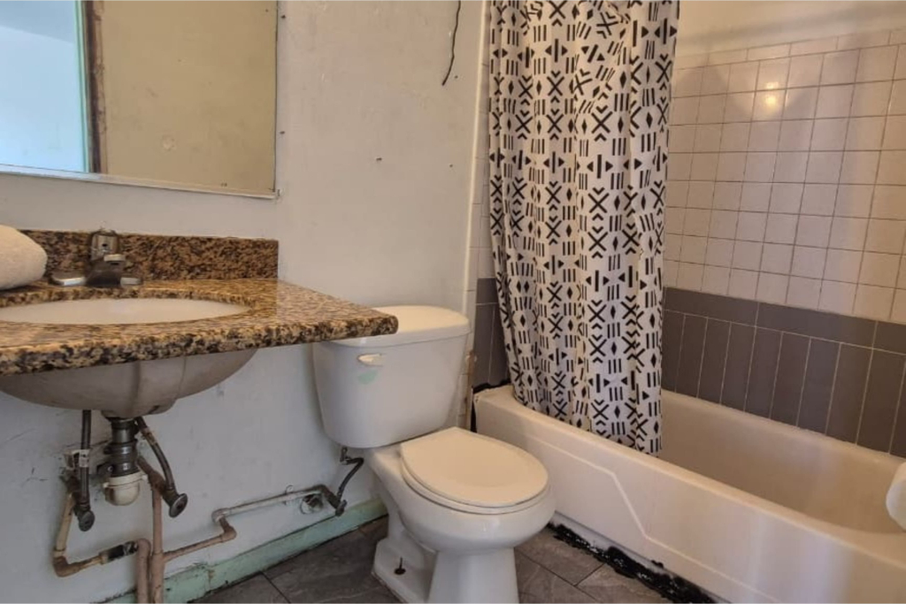 Base Motel By OYO South Tampa