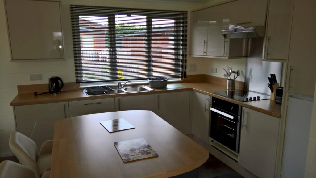 Three Bedroom Lodge 12