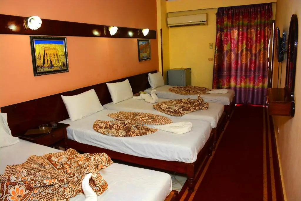 Shady Hotel Luxor