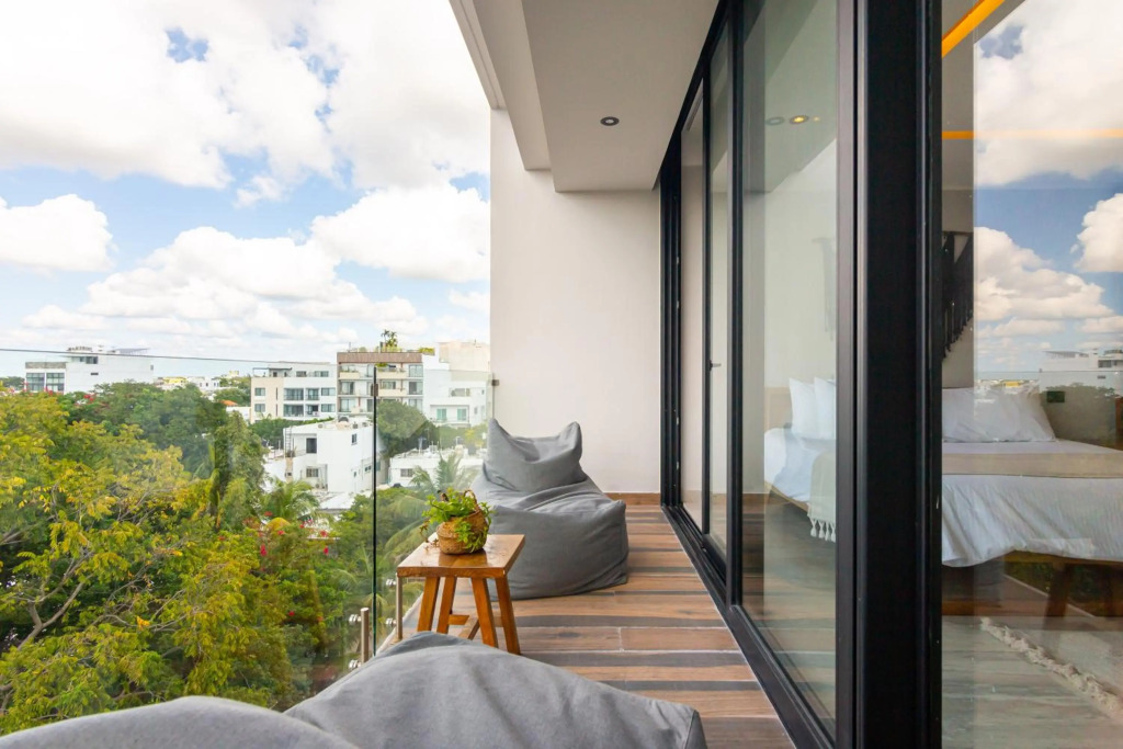 "TOH HOUSE " LUXURY APARTMENTS Near 5tv Av