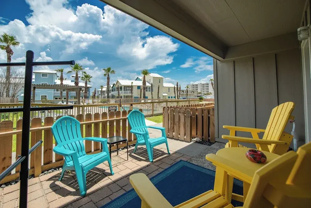 Sunrise Villas 101 - BOARDWALK TO THE BEACH