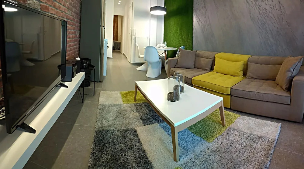 Gusto Luxury Apt Must