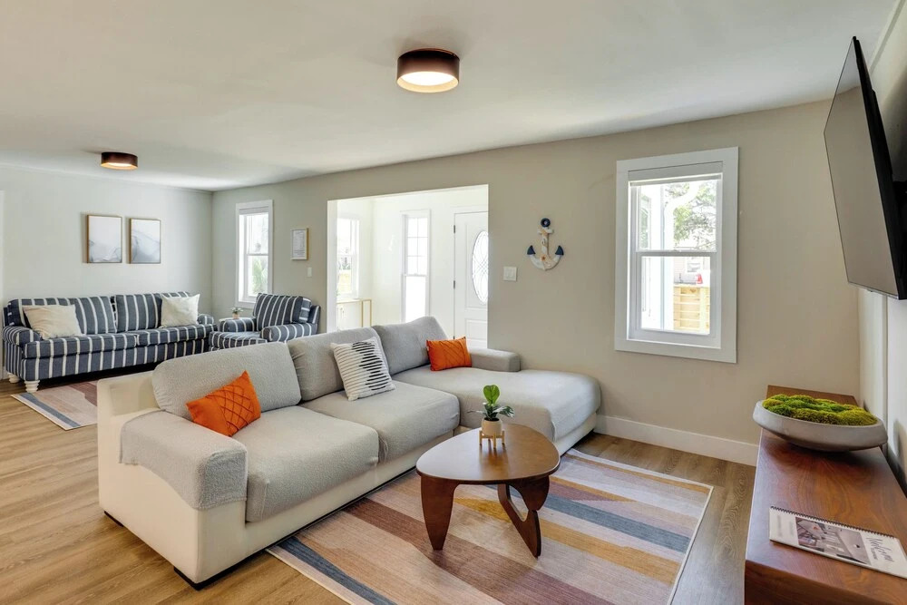 Mins to Beach & Mayo Clinic, Pet-friendly 4BR Home