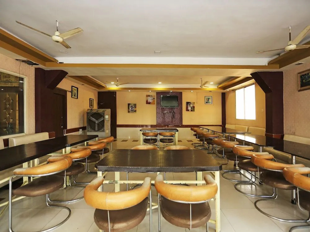Oyo 24097 Hotel Gangotri