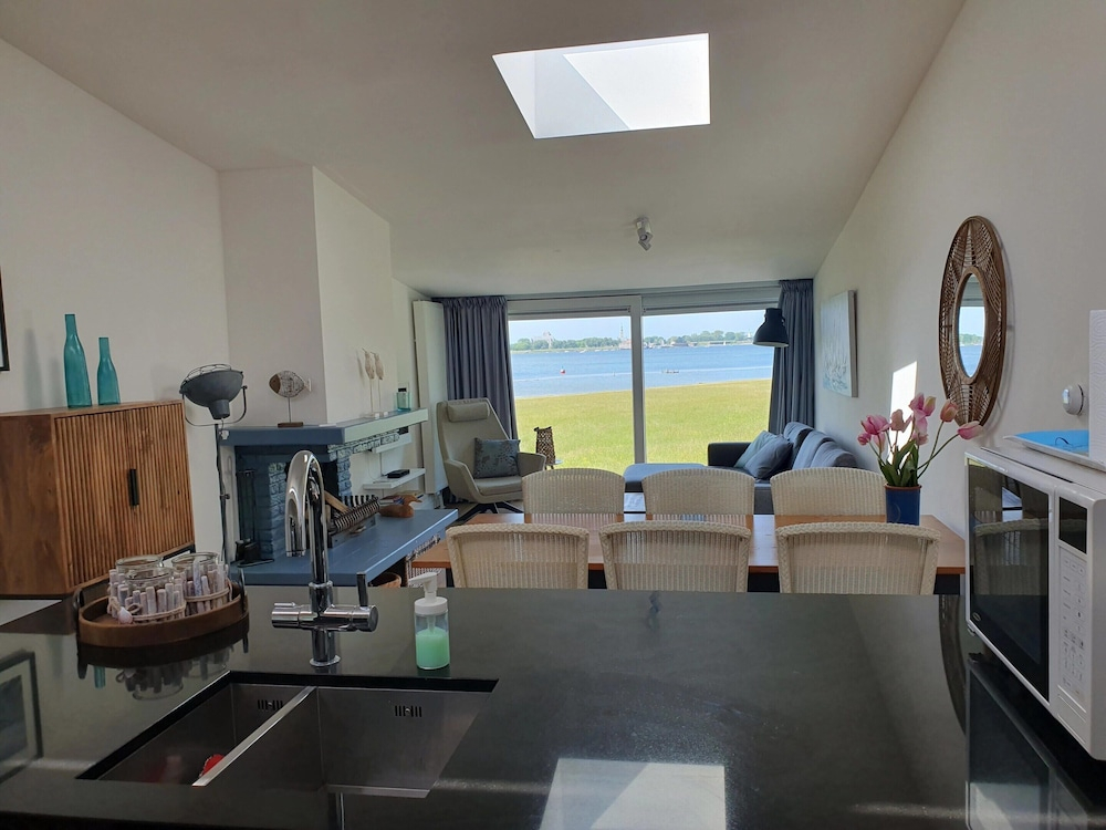 Cosy Holiday Home on Lake Veere