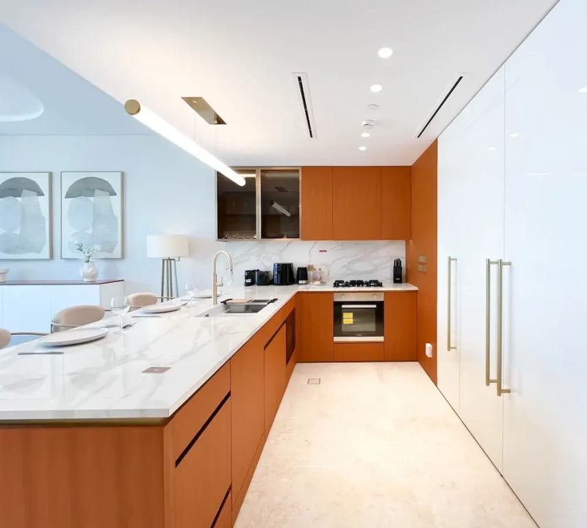 Luxury Beachfront 1BR on Palm Jumeirah & Balcony