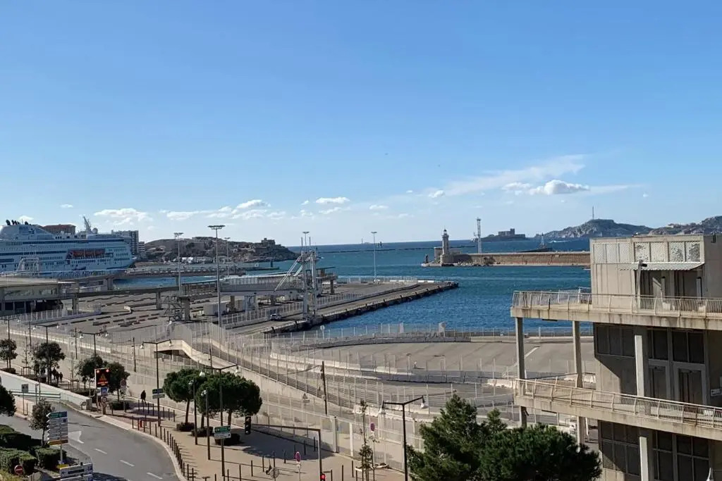 Studio Facing The Sea In Downtown Marseille