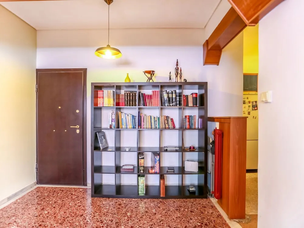 Cozy Apartment in Athens near Aghios Ioannis Subway Station