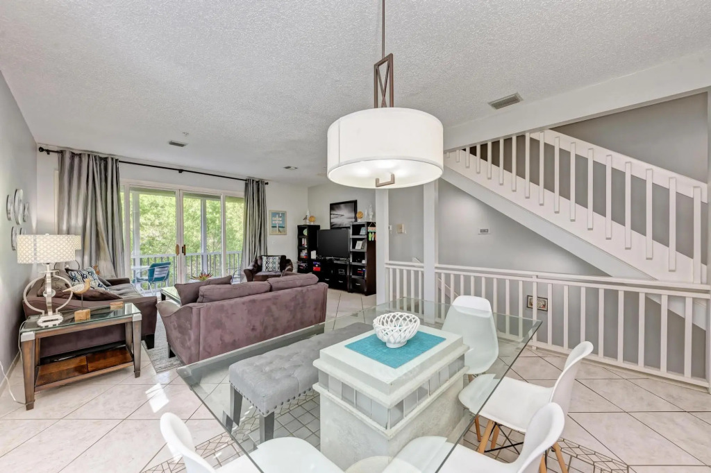 Longboat Key Cedars Beach House-pet Friendly-2 Minute To The Beach