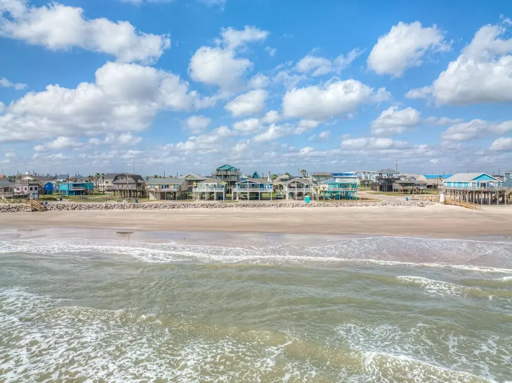 New! Beachfront Home W/grill & Stunning Views!