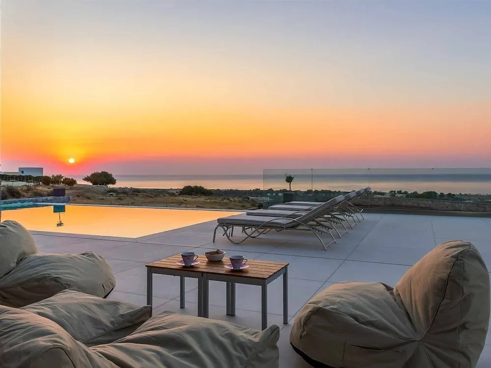 Villa Cerulean - This Villa has a Games Court, Wifi & A/C