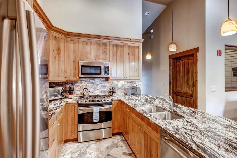 Boulevard Bend Condo: Stroll To Main St, Ski Shuttle
