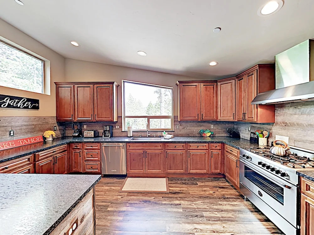 2015 South Lake Tahoe - 4 Br Home