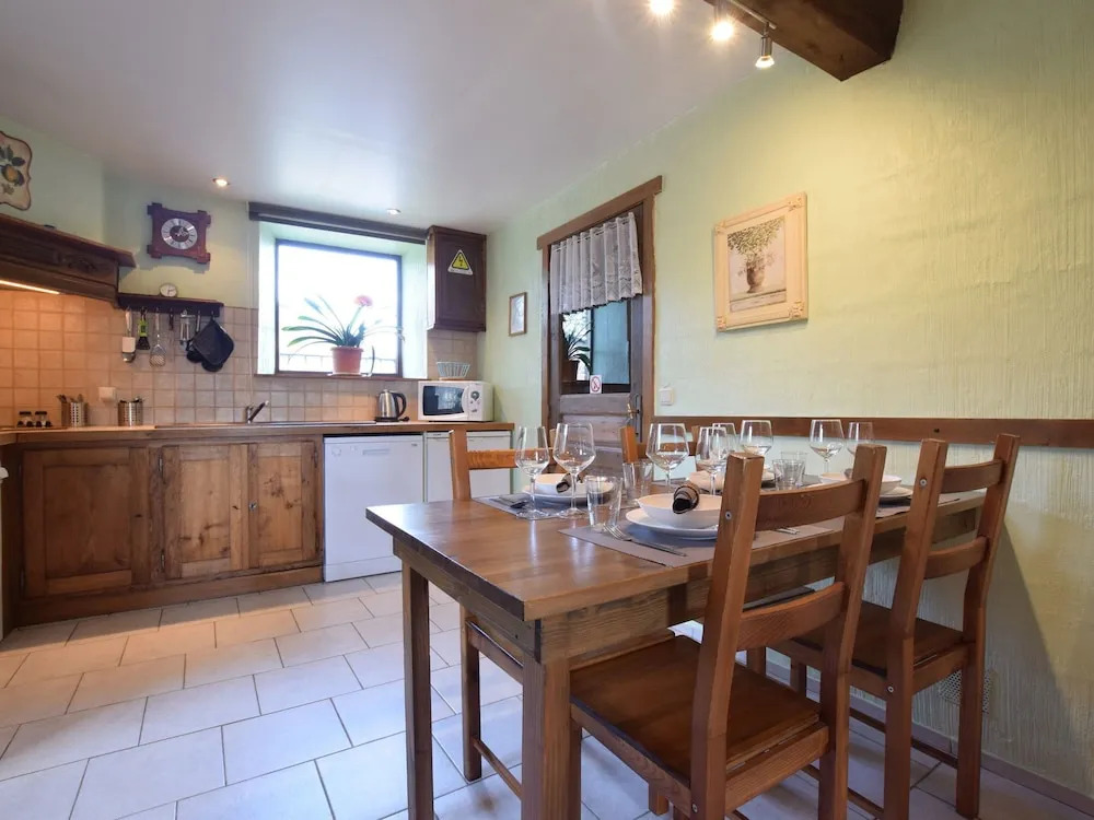 Magnific Holiday Home in Rendeux With Garden