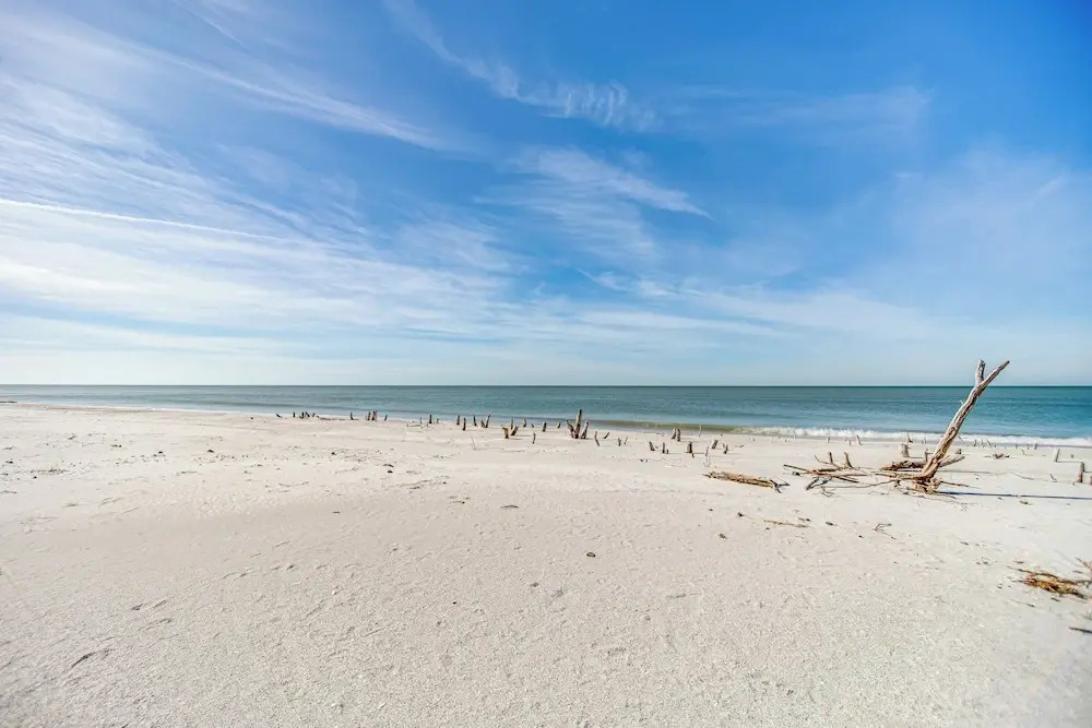 Fort Myers Beach Studio w/ Balcony & Views!