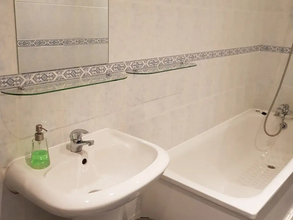 Modern 2 Bedroom Flat in Victoria - Zone 1