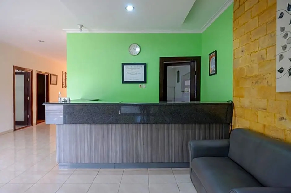 RedDoorz near Wisata Kota Lama Semarang