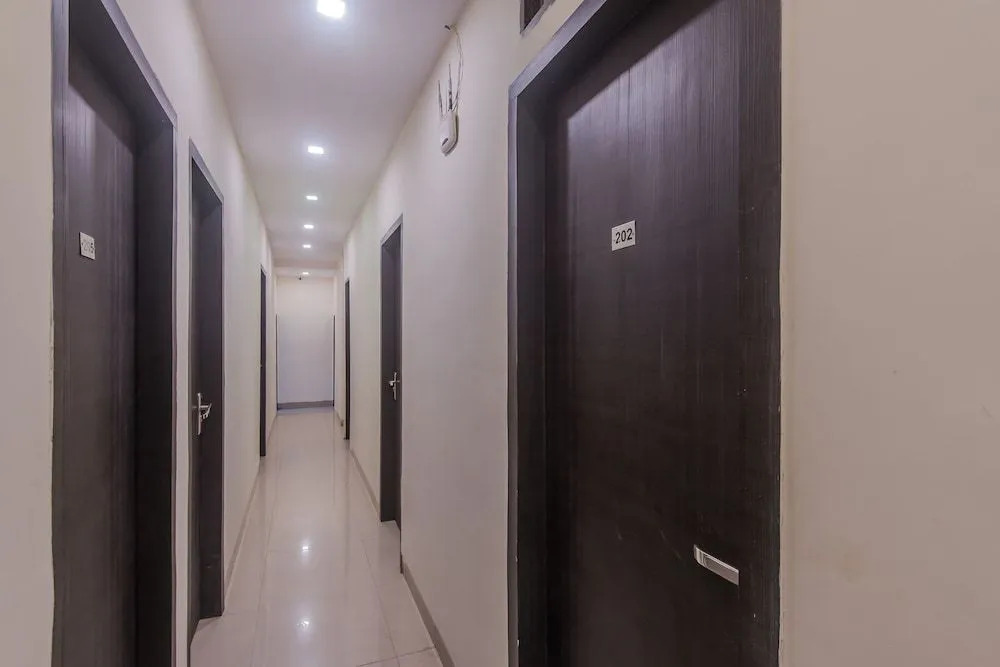 OYO 10103 Hotel Aviva