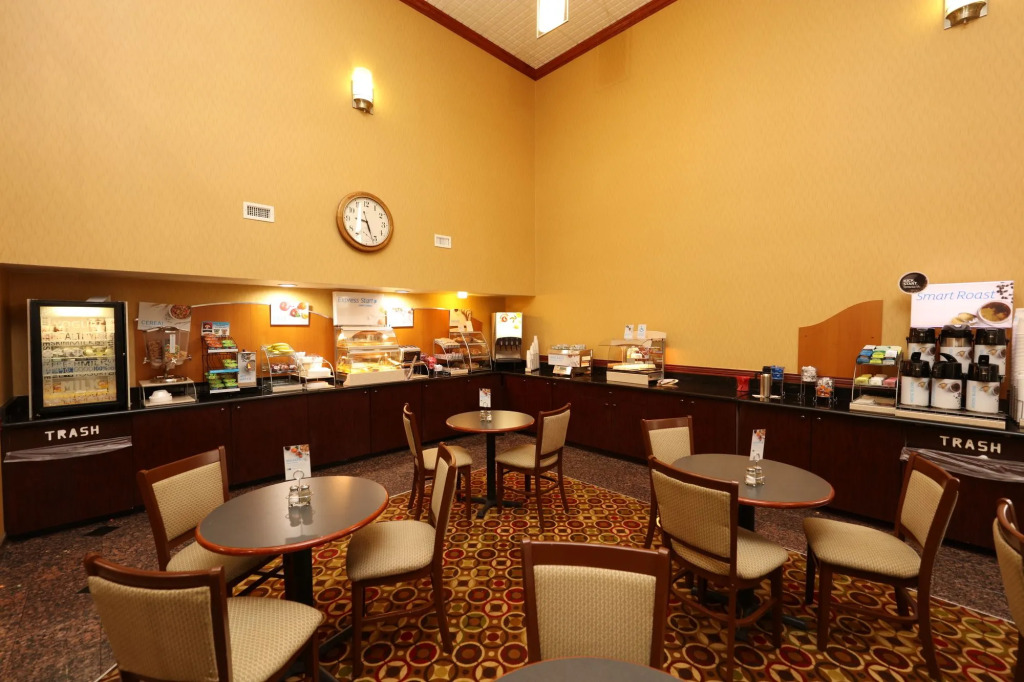 Holiday Inn Express Grand Rapids Airport North by IHG
