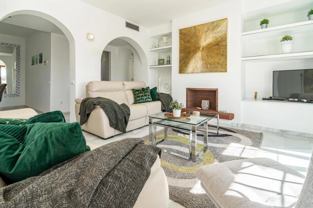 AB4 - vacation home, Marbella by Roomservices