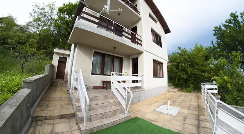 Sluncho Guest House
