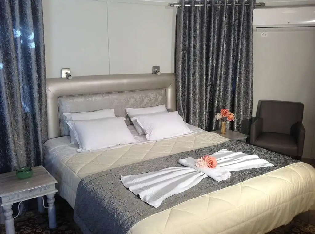 Chrissa Camping Rooms & Bungalows