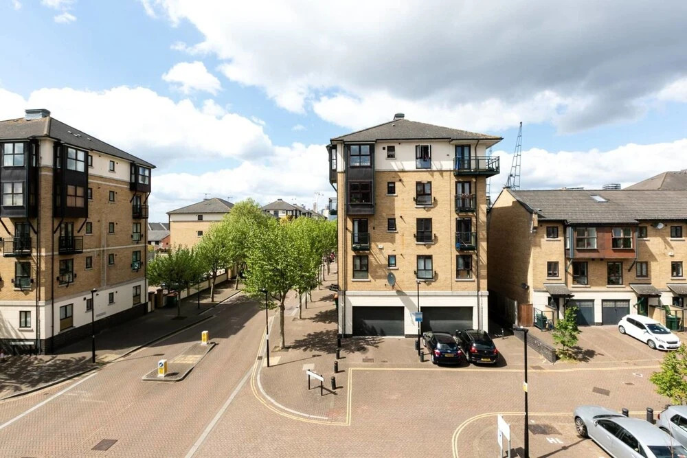 Modern 2 Bed, for up to 4, Excel/city Airport
