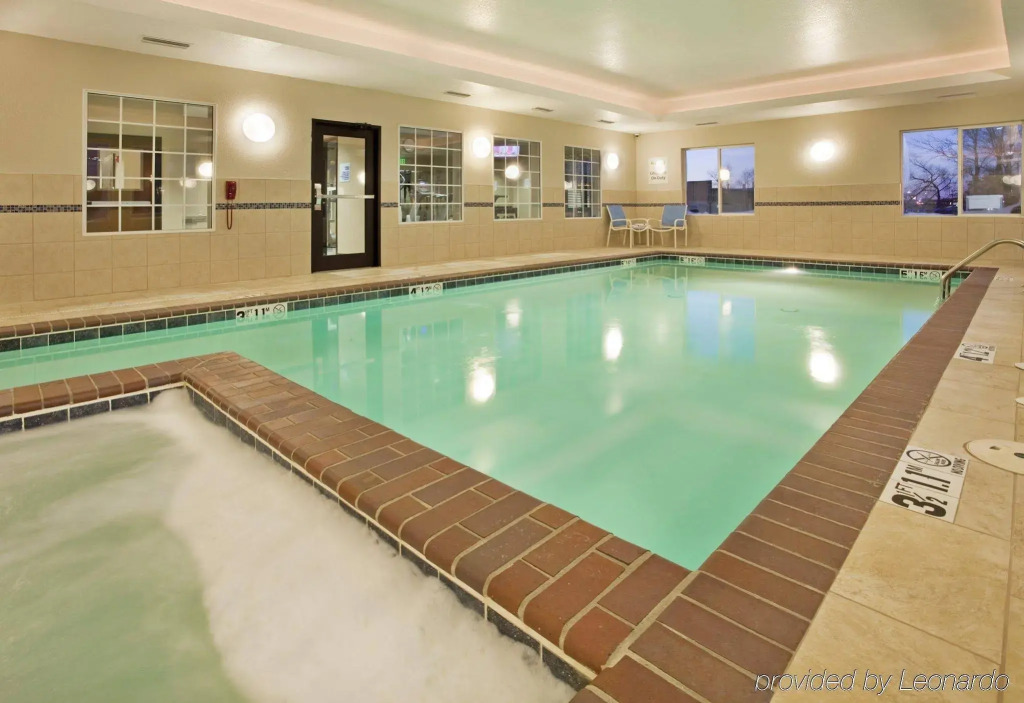 Holiday Inn Express & Suites Pittsburg by IHG