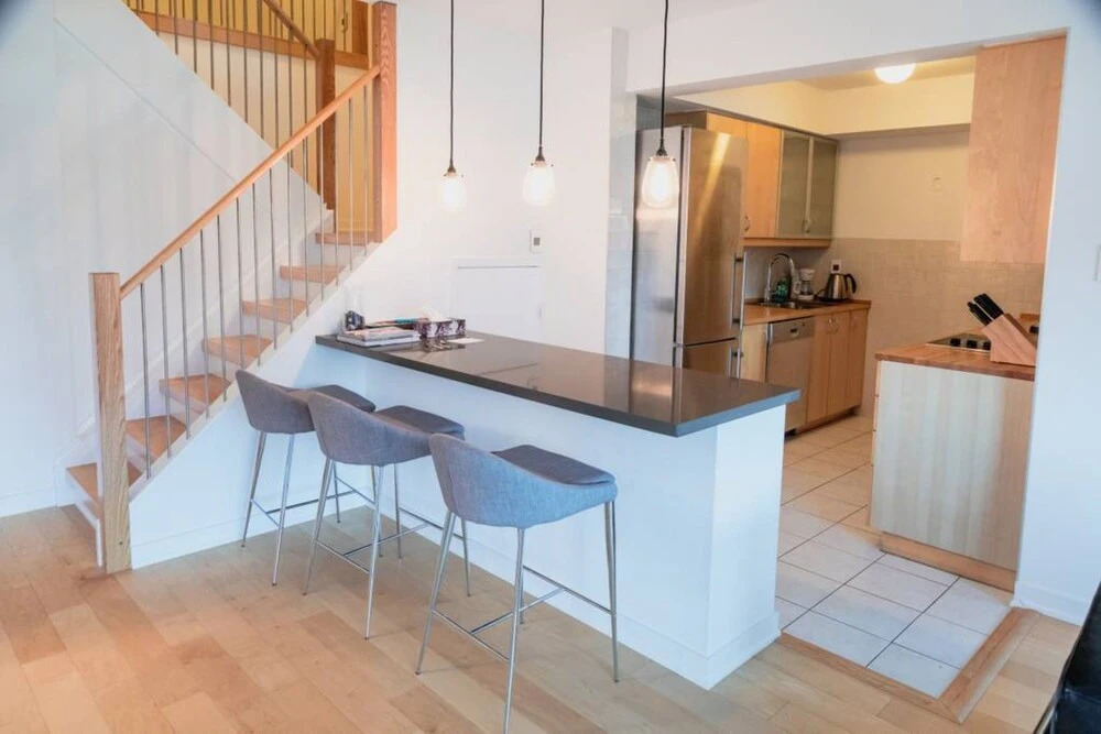Spacious Family Condo In Swansea, Toronto