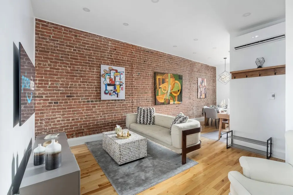 Downtown Luxe - Parking, Metro, King Bed, Sleeps 6