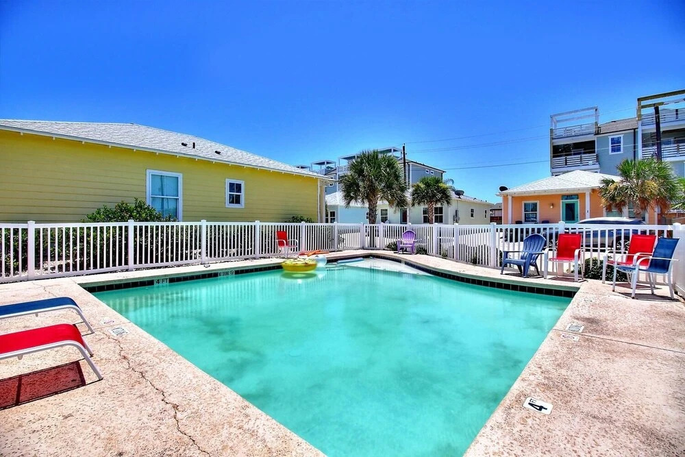 Tropical Wave 3 Bedroom Townhouse by Redawning