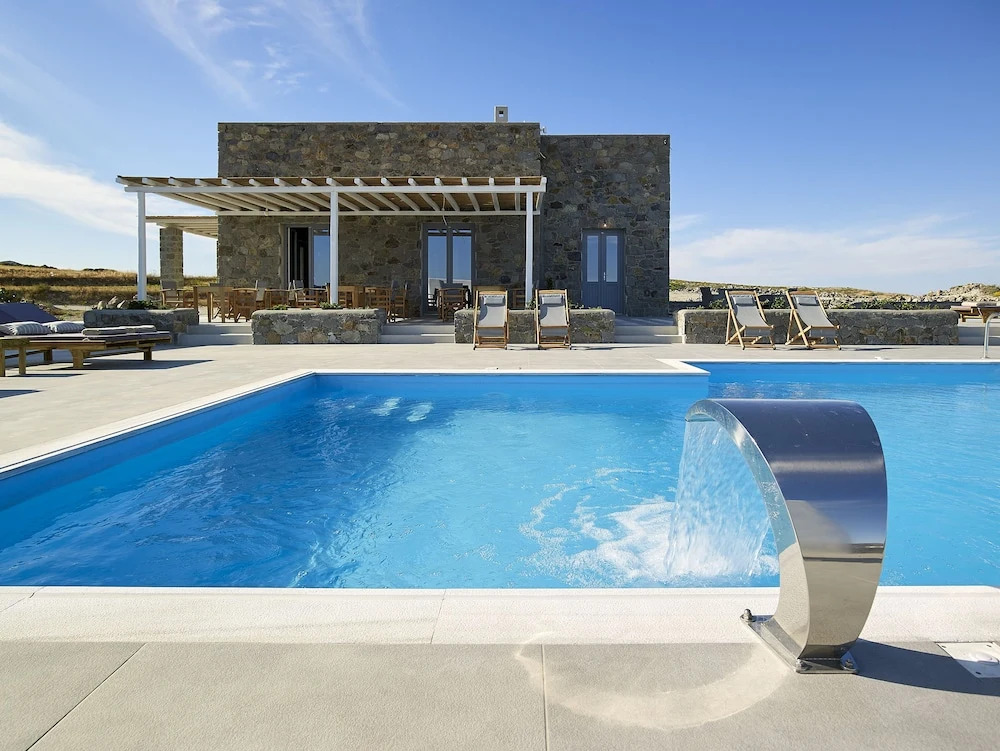 Lithos Luxury Rooms
