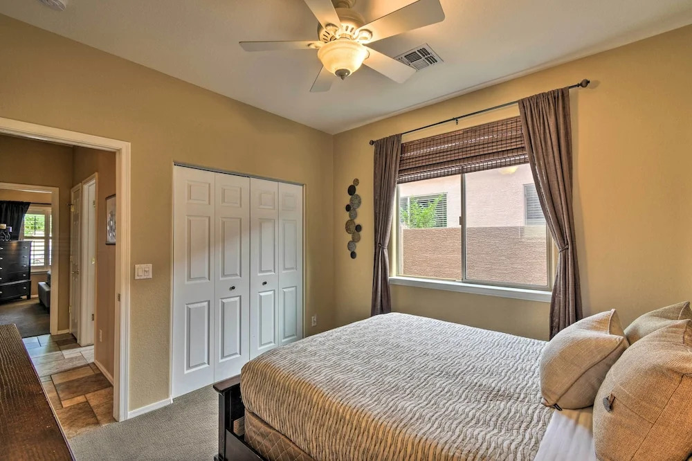 Spacious Surprise Home: 6 Mi to Wildlife World Zoo