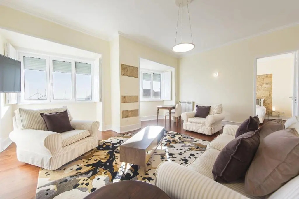 Spacious 4bdr River View