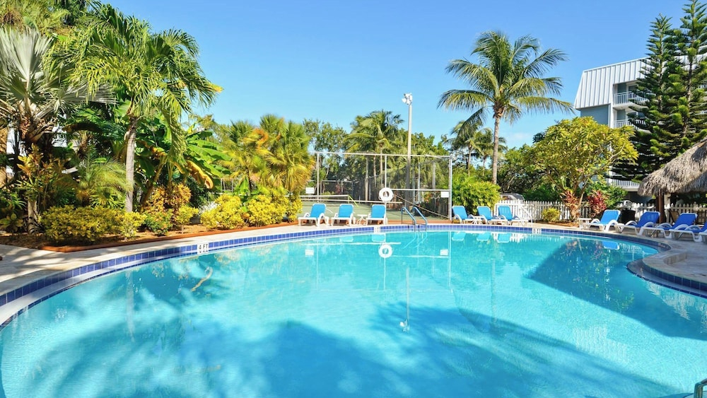 Dune Wind South by Avantstay Communal Pool & Hot Tub Gated Community Close to Smathers Beach Month Long Stays Only